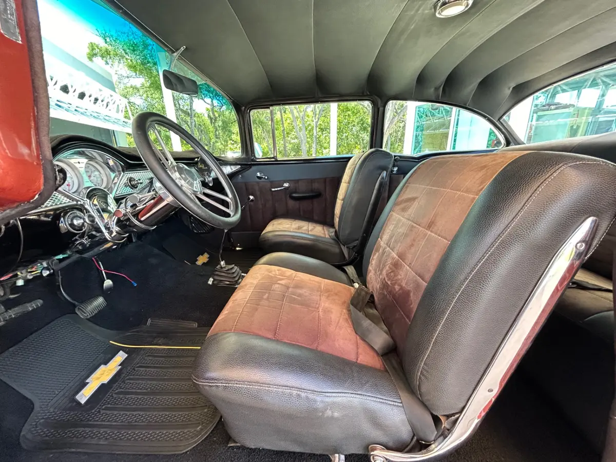 Vehicle photo 20