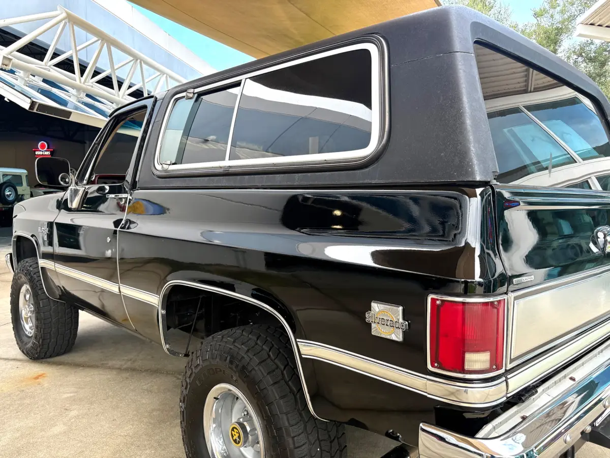 Vehicle photo 15