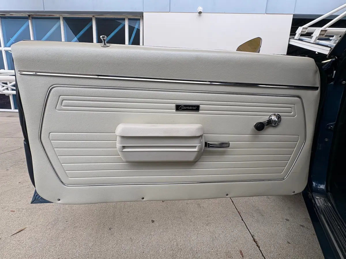 Vehicle photo 44