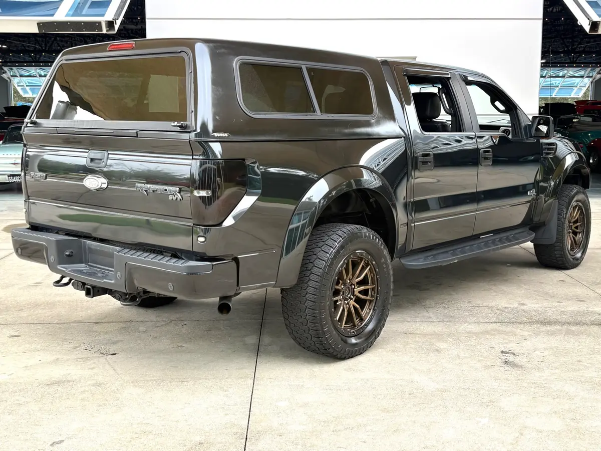 Vehicle photo 6