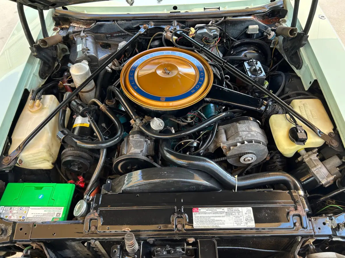 Vehicle photo 25