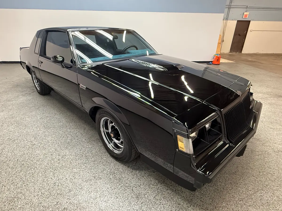 Vehicle photo 8