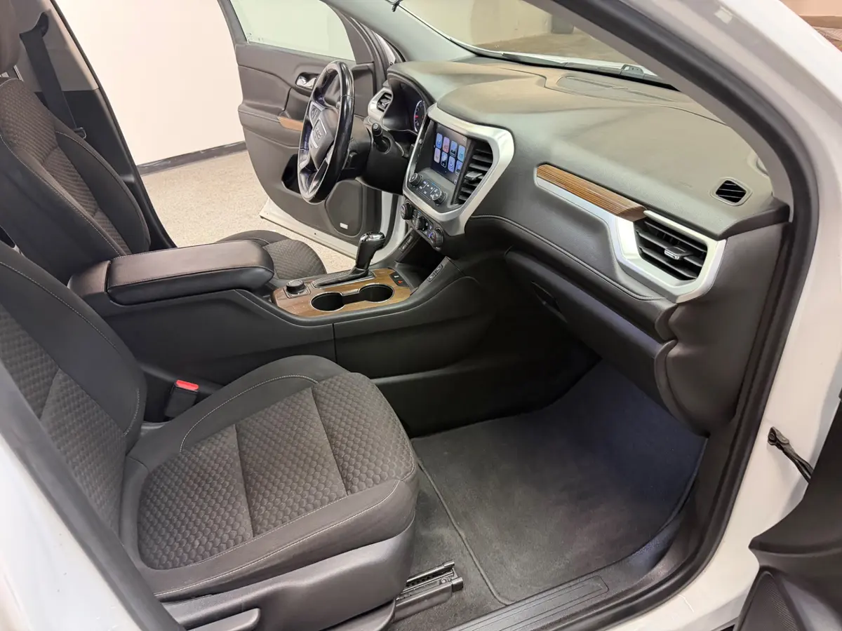 Vehicle photo 38