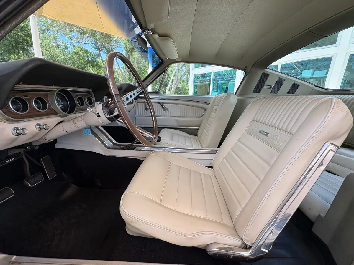 Vehicle photo 31