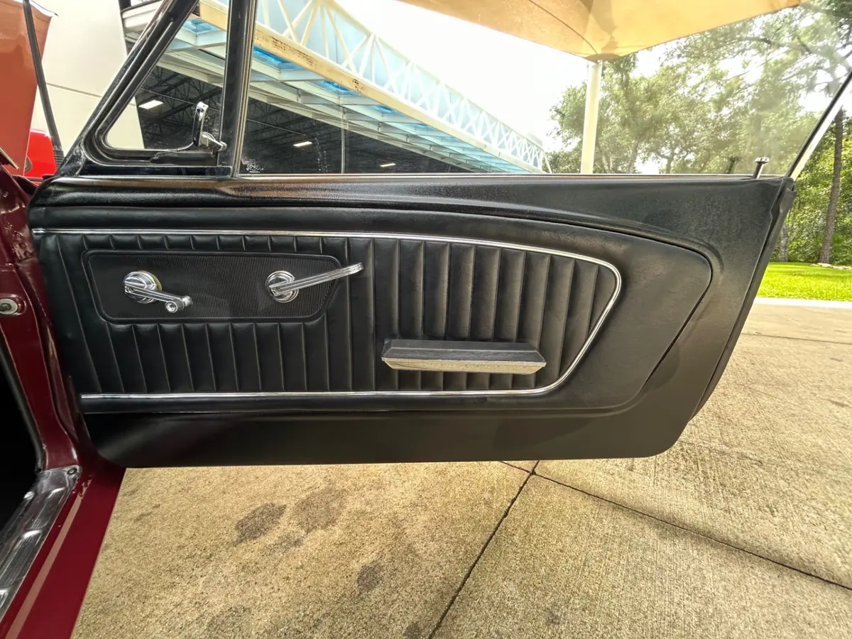 Vehicle photo 21
