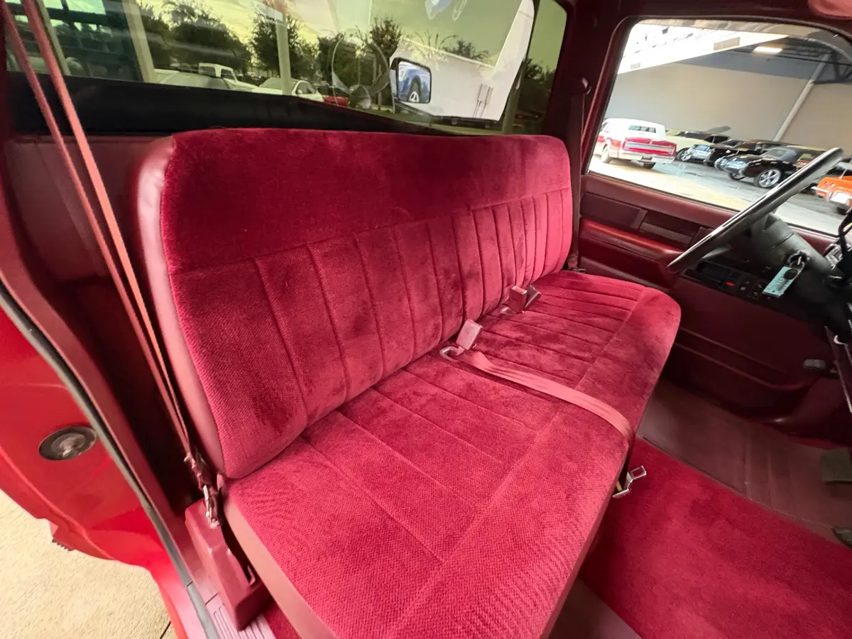 Vehicle photo 37