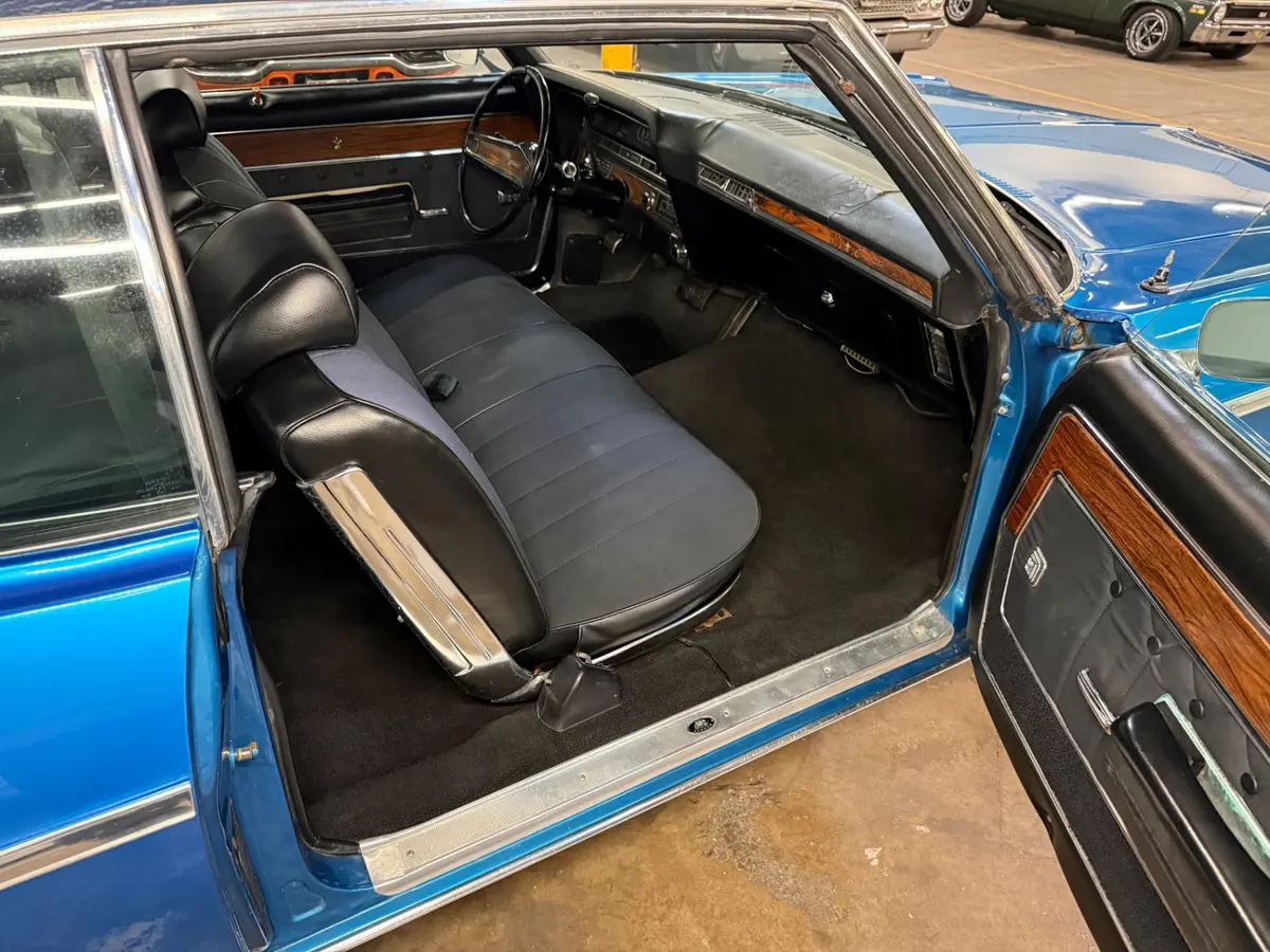 Vehicle photo 32