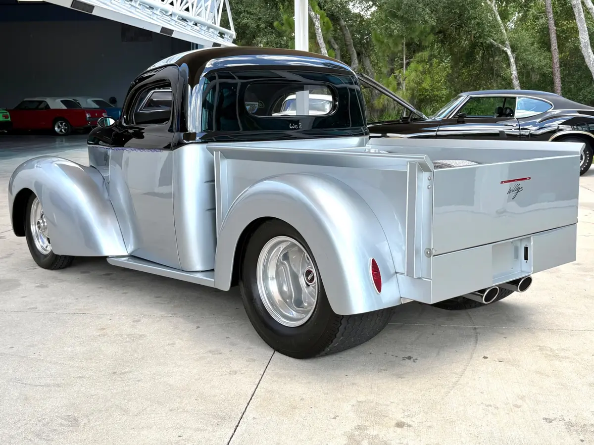 Vehicle photo 9