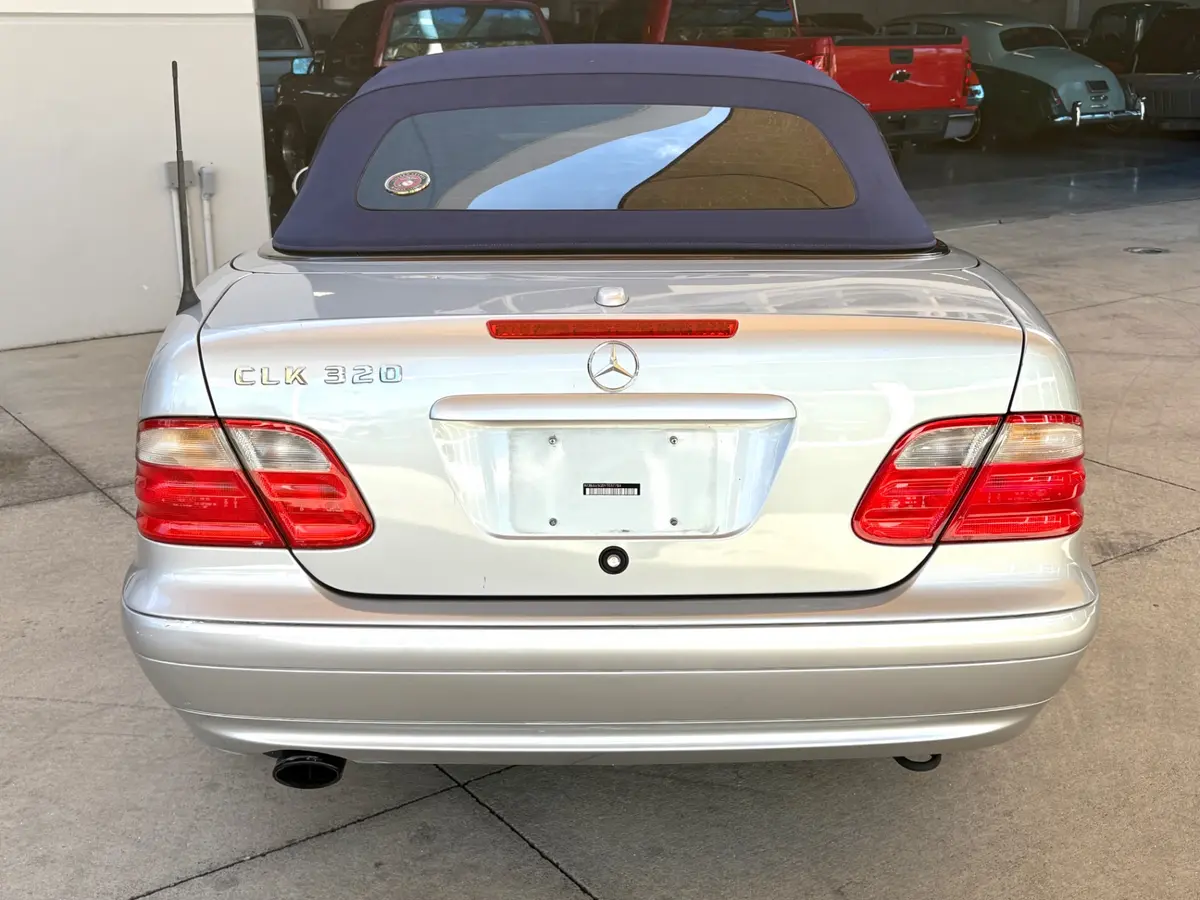 Vehicle photo 22