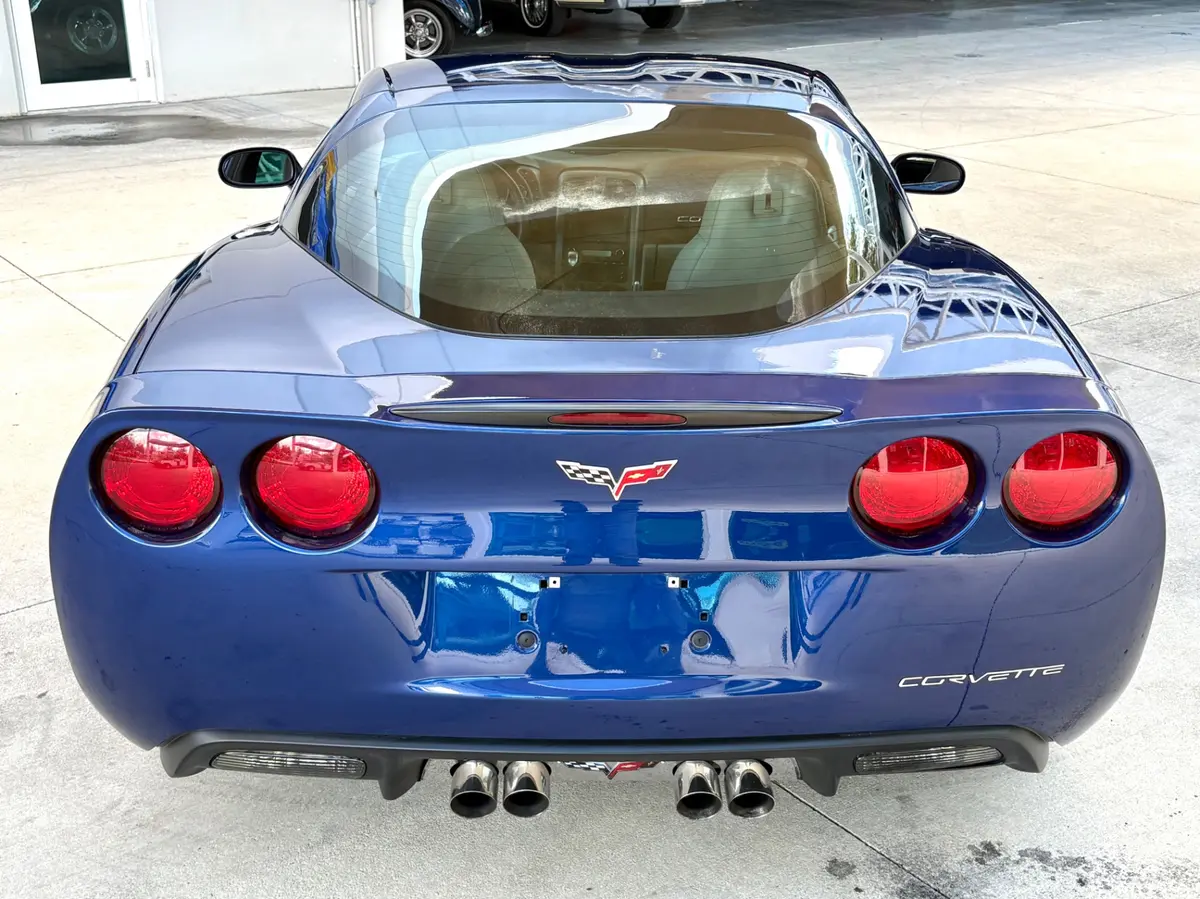 Vehicle photo 8