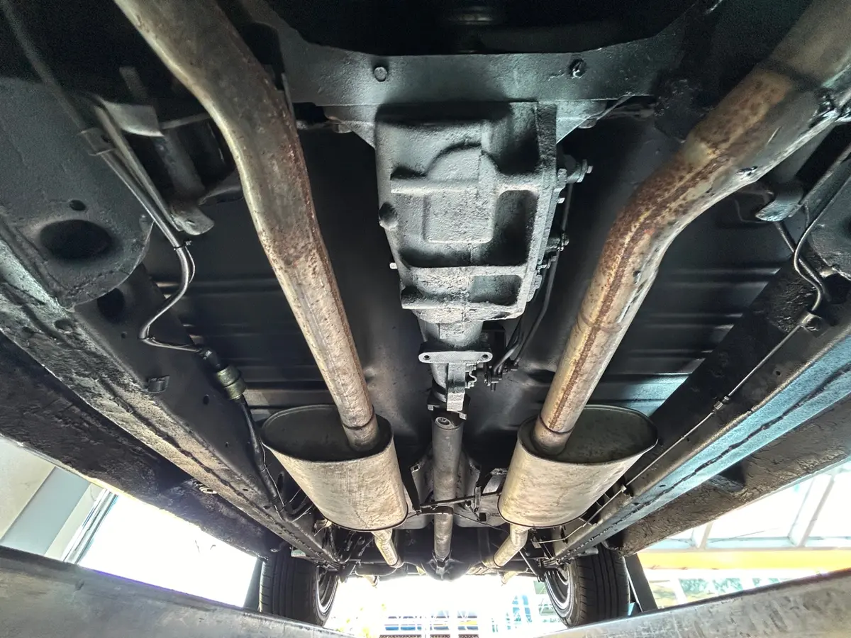 Vehicle photo 37