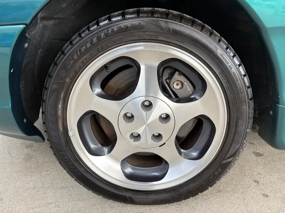 Vehicle photo 22