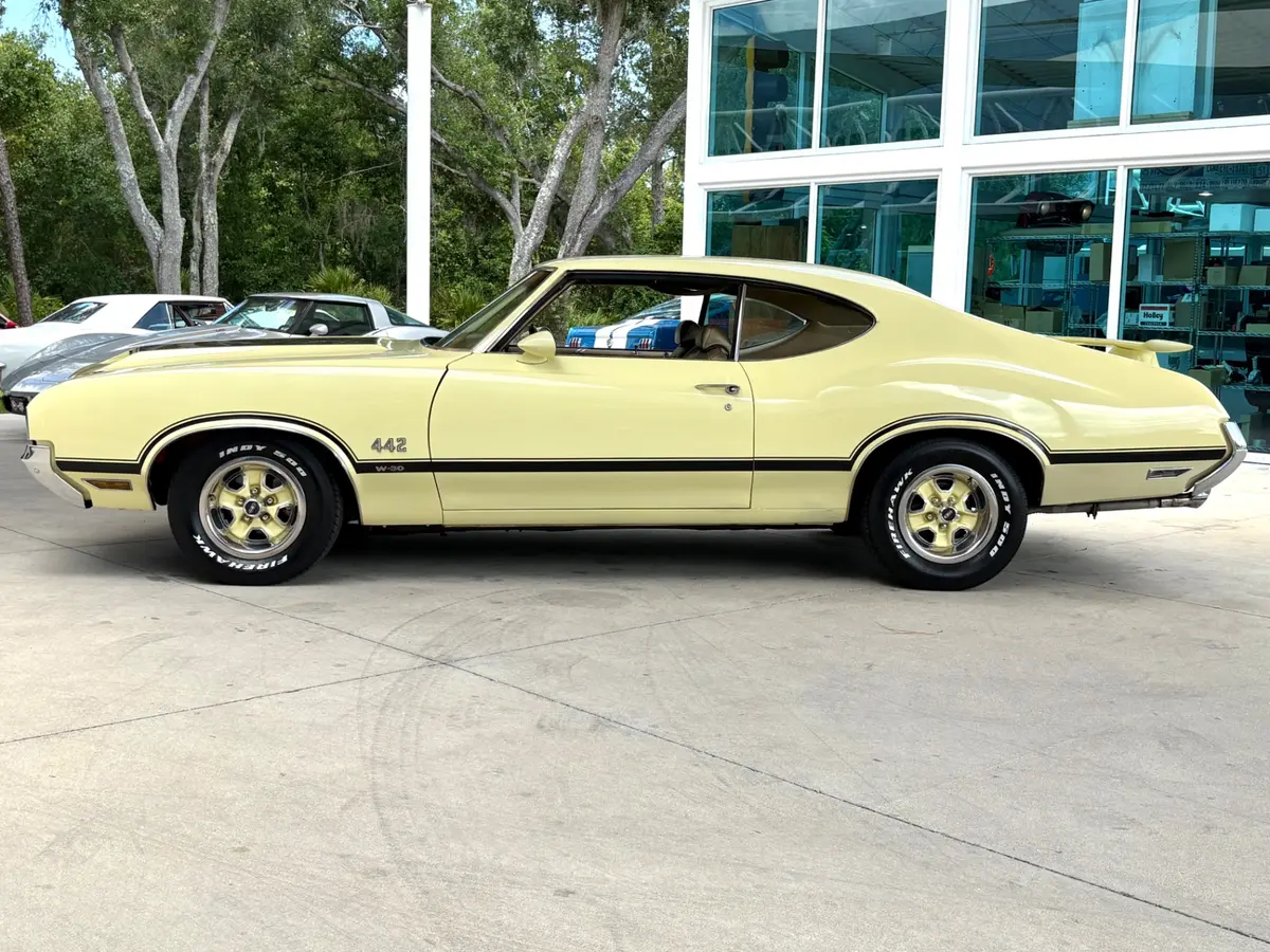 Vehicle photo 10