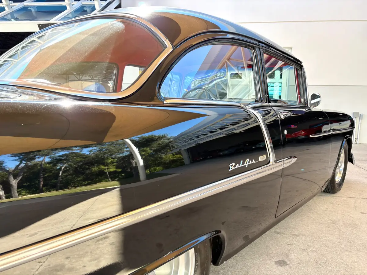 Vehicle photo 17