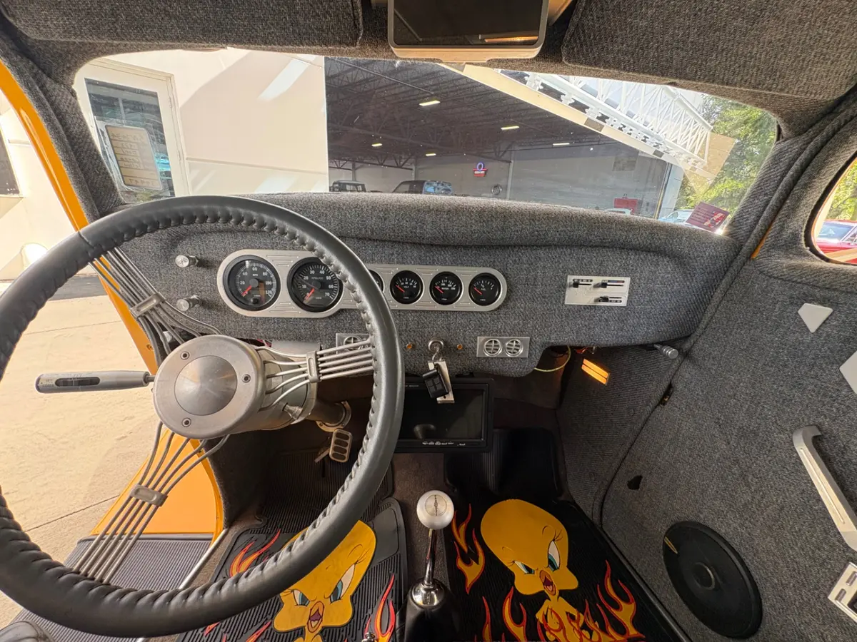 Vehicle photo 31