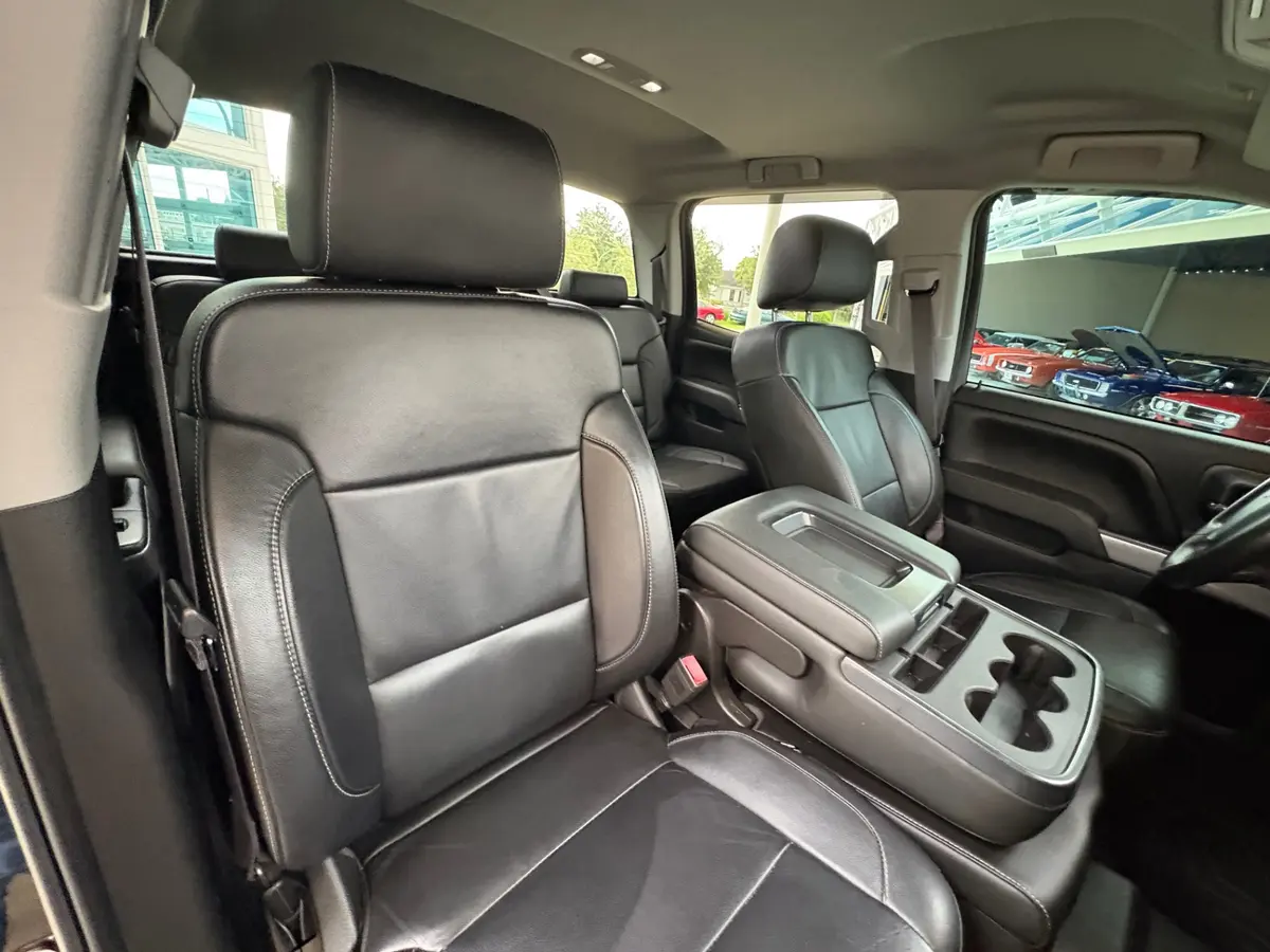 Vehicle photo 46