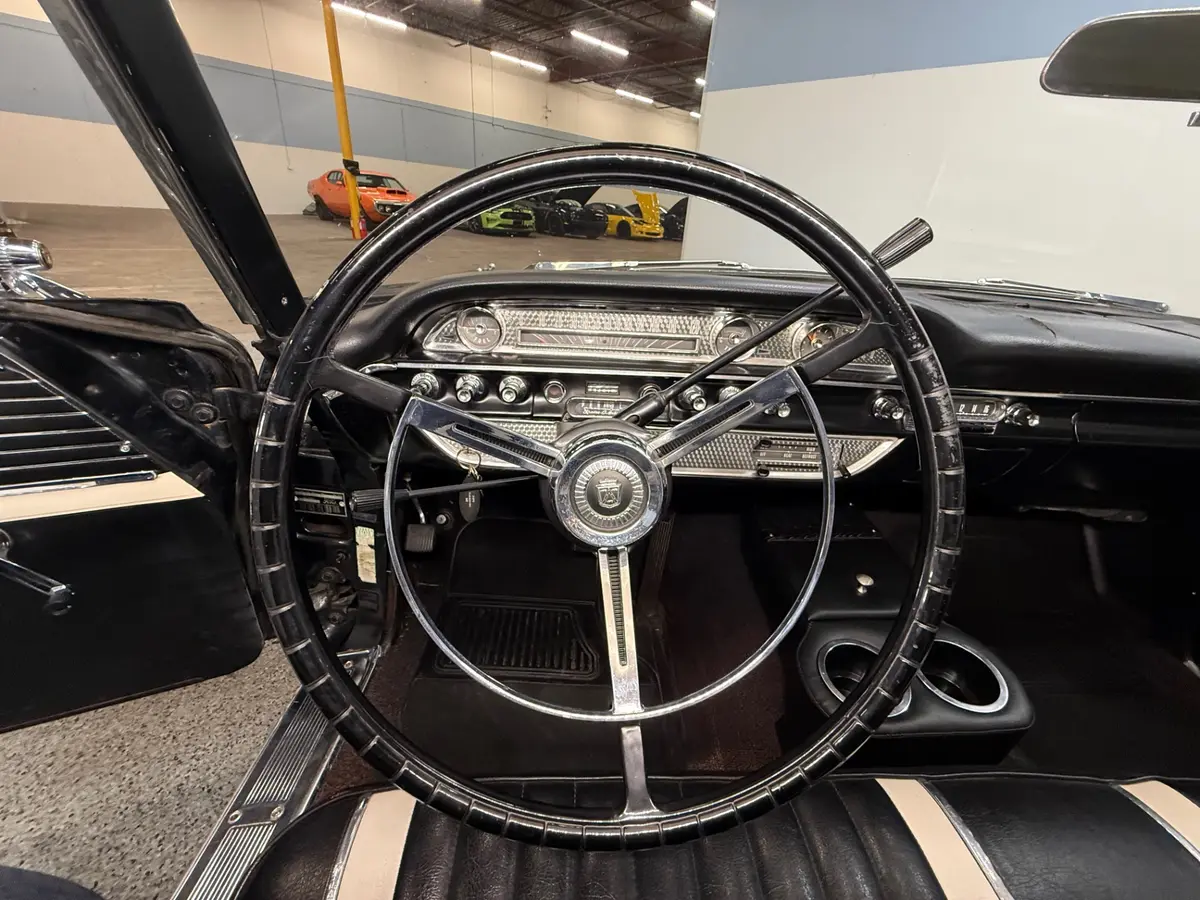 Vehicle photo 20