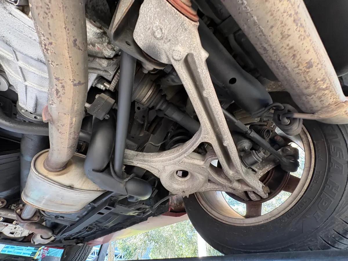 Vehicle photo 52