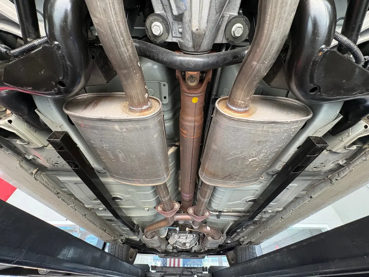 Vehicle photo 54