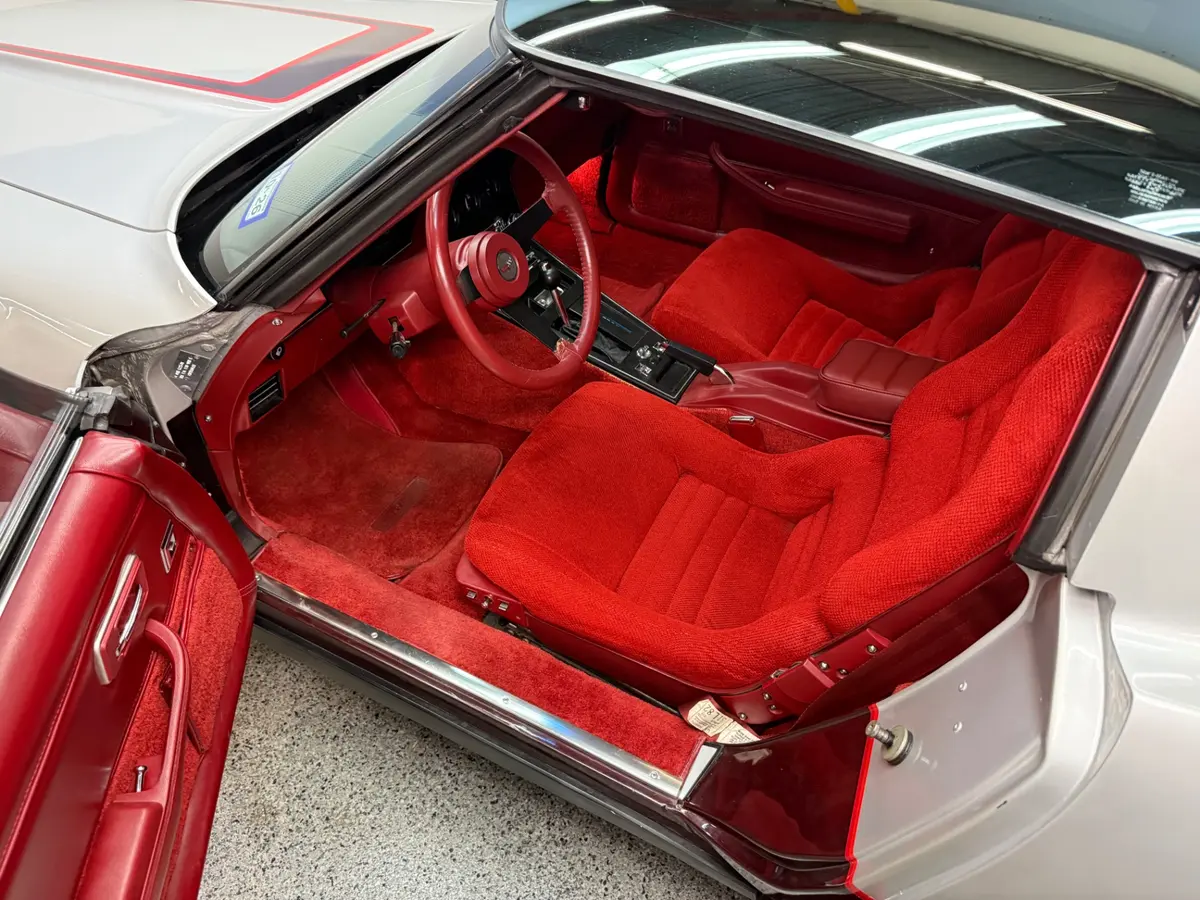 Vehicle photo 20