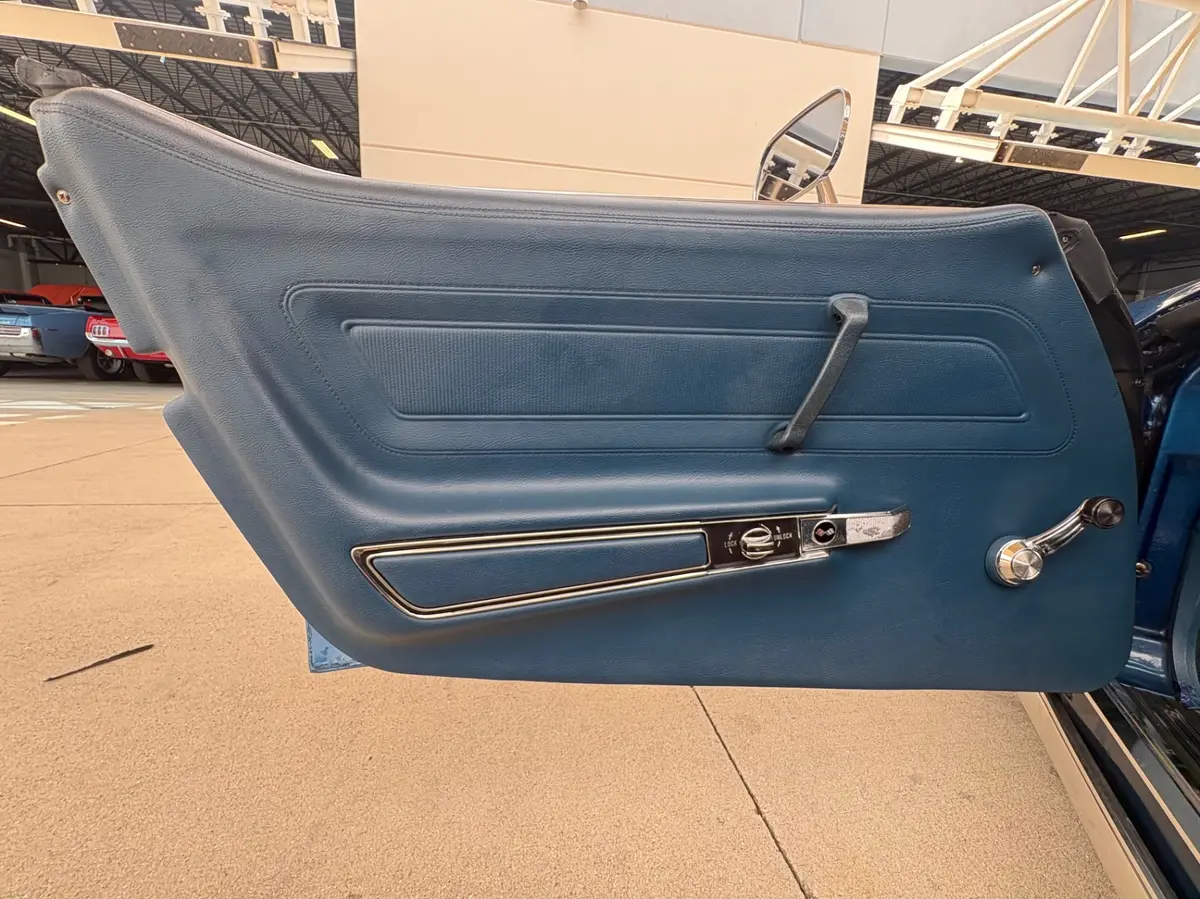 Vehicle photo 45