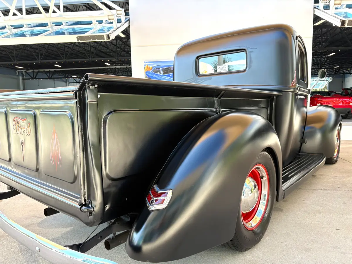 Vehicle photo 16