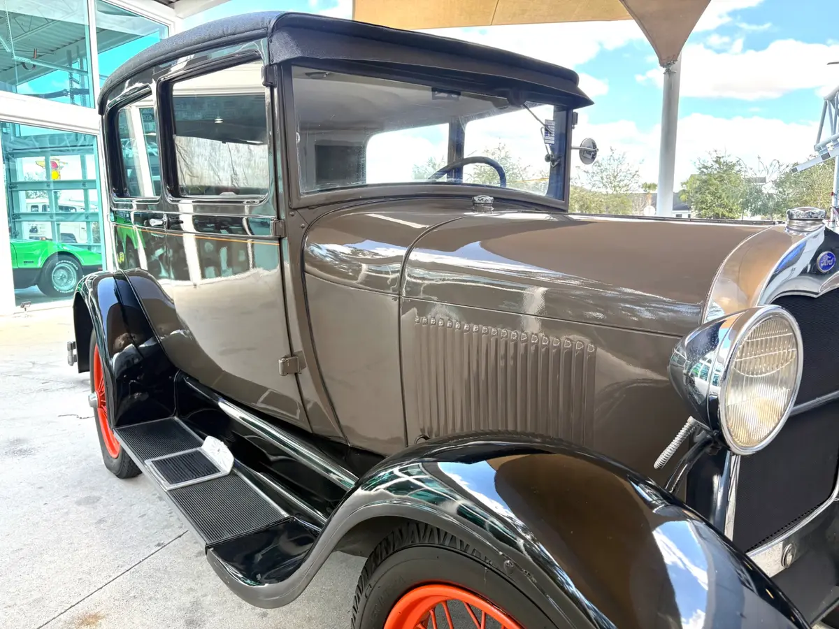 Vehicle photo 19