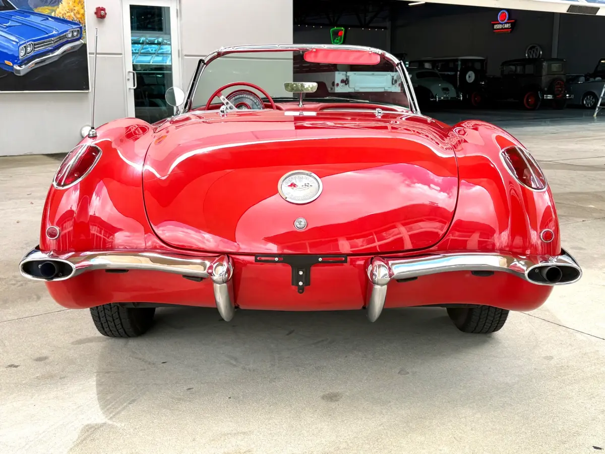 Vehicle photo 7