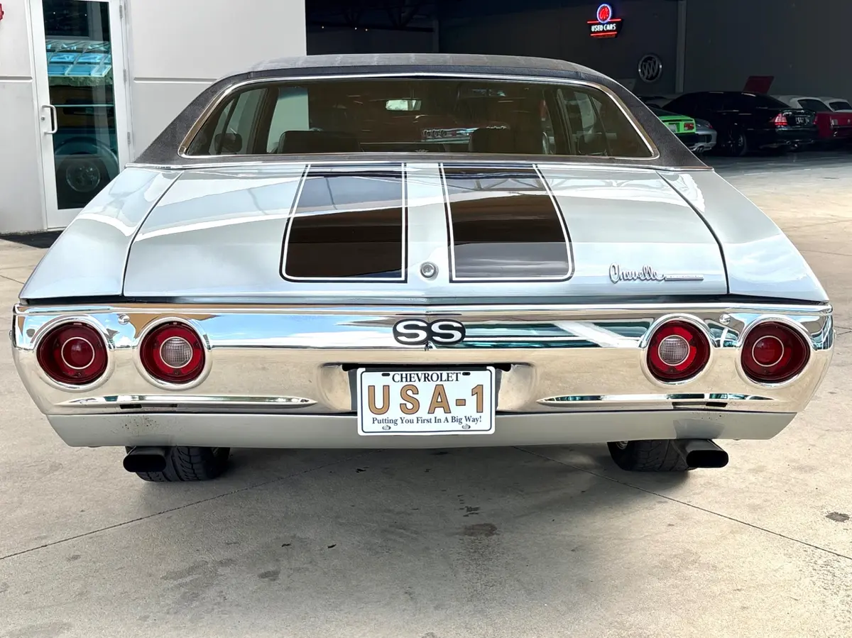 Vehicle photo 7