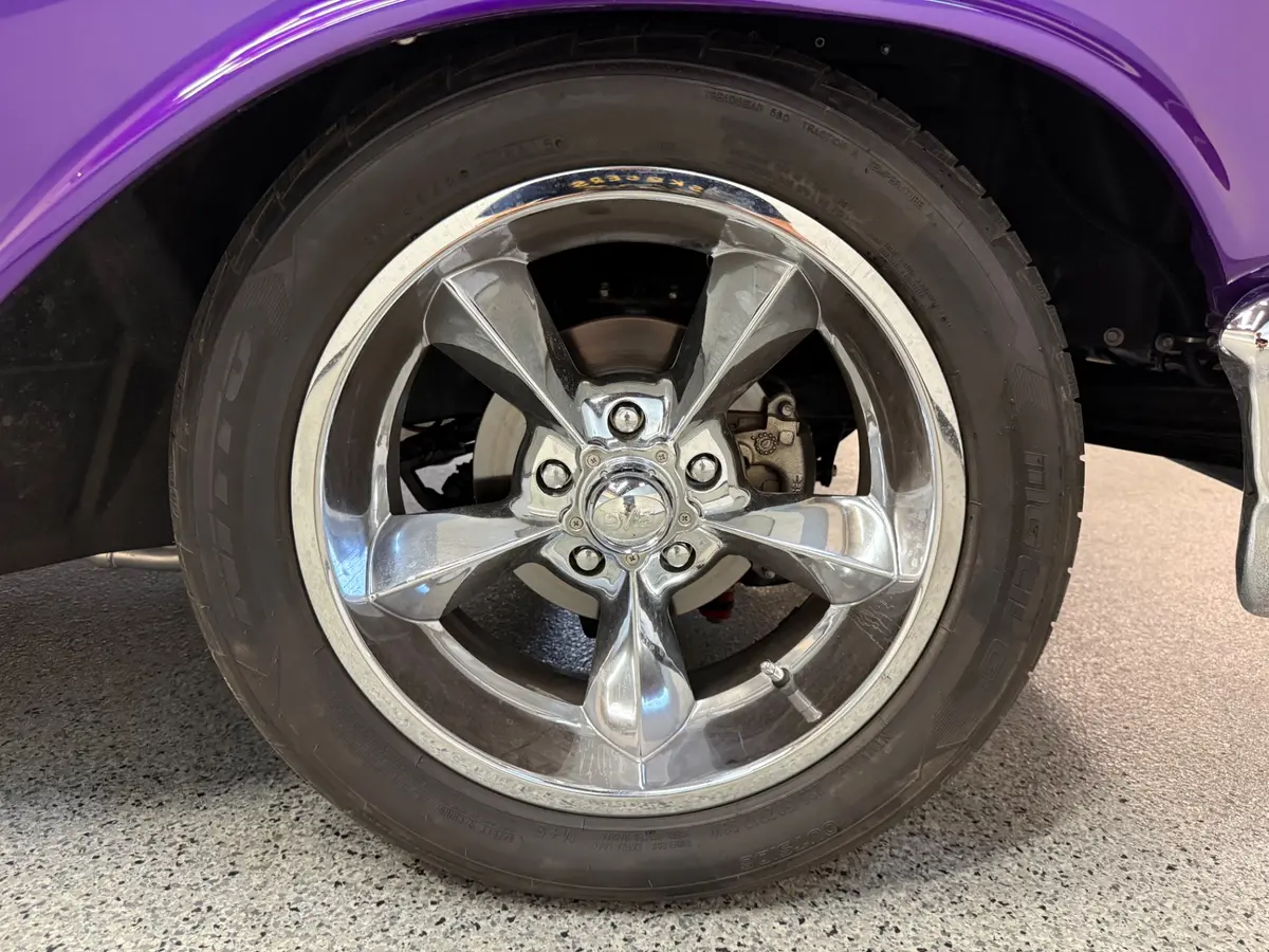 Vehicle photo 25