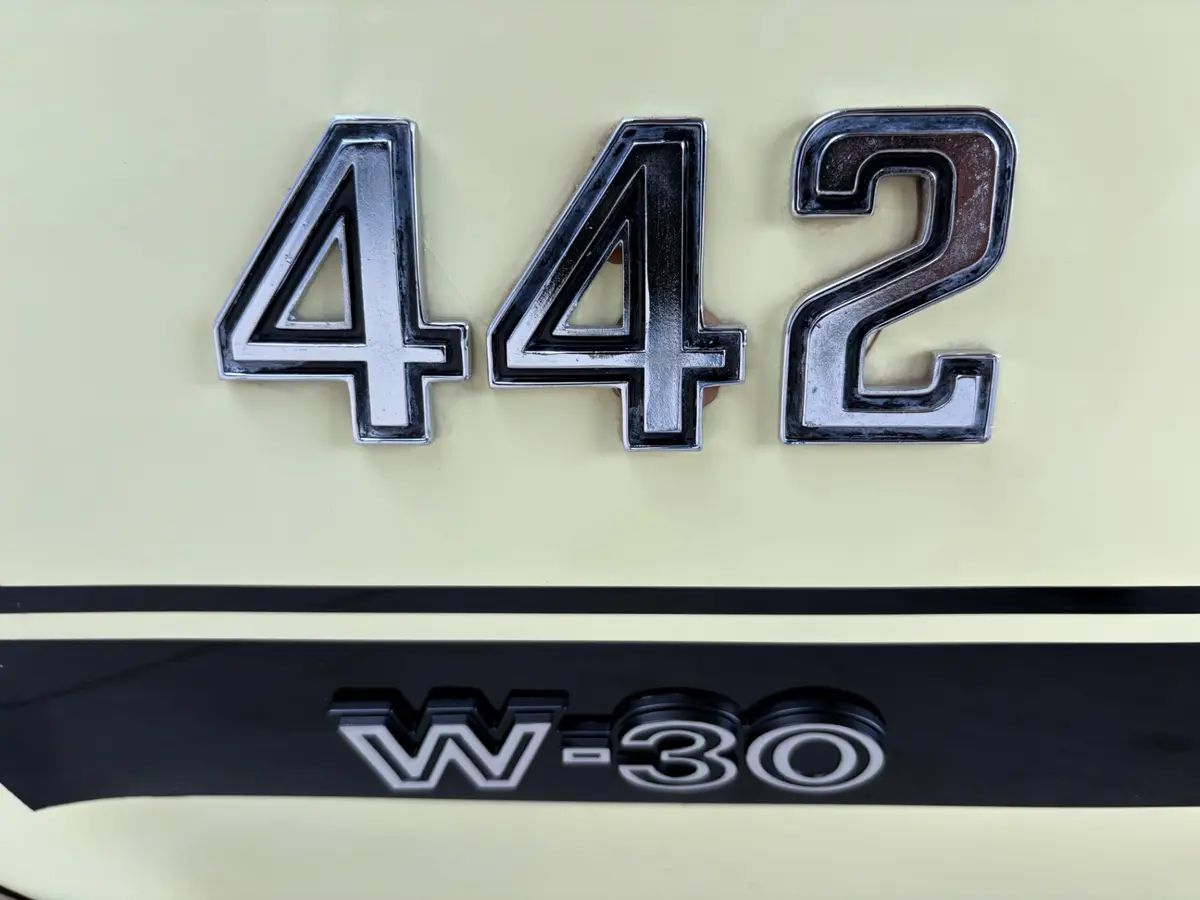 Vehicle photo 22