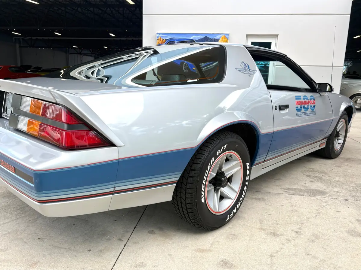 Vehicle photo 16