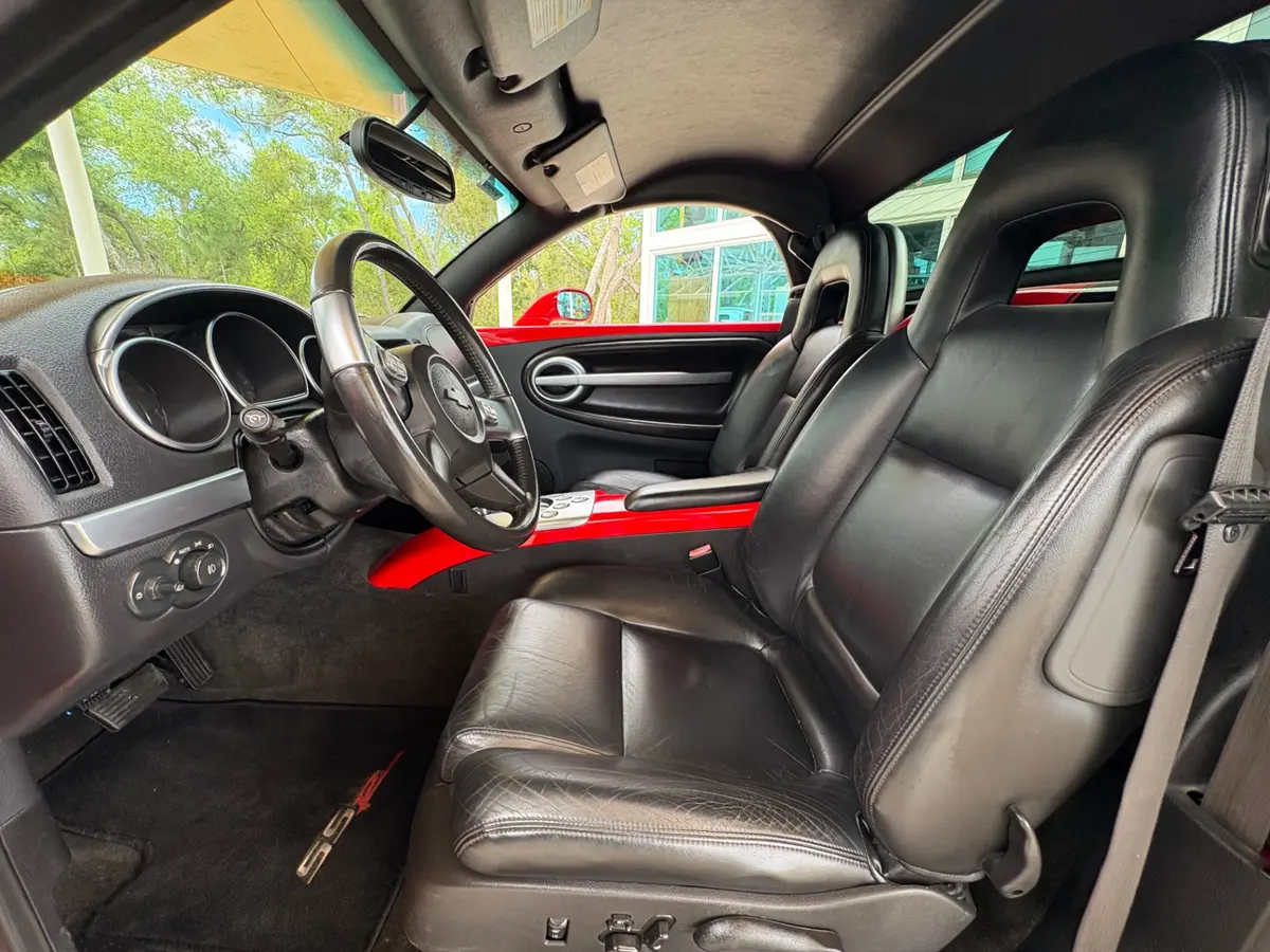 Vehicle photo 32
