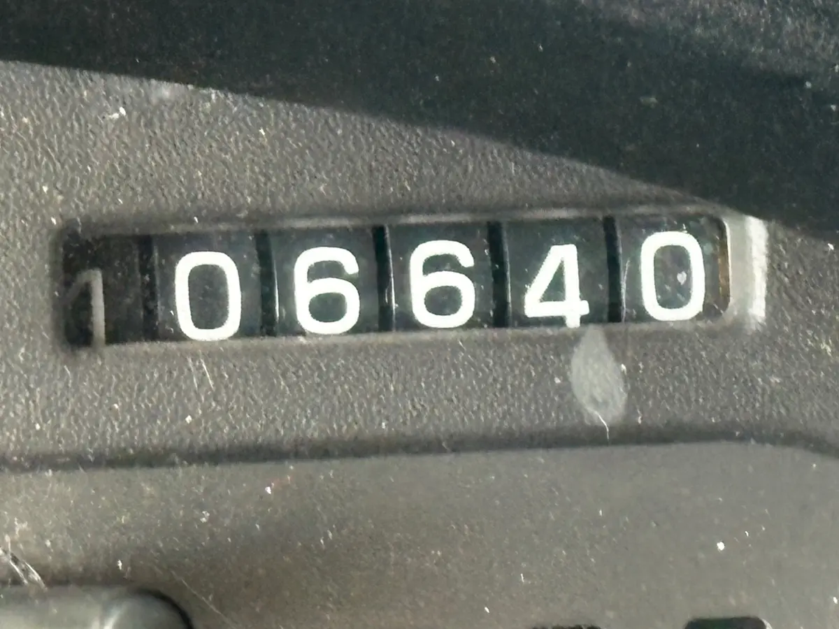 Vehicle photo 24