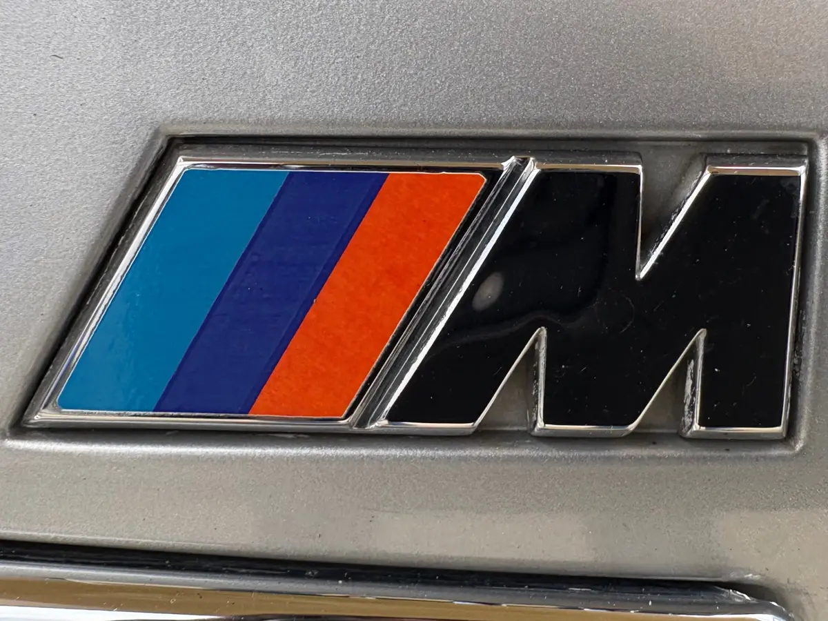 Vehicle photo 22
