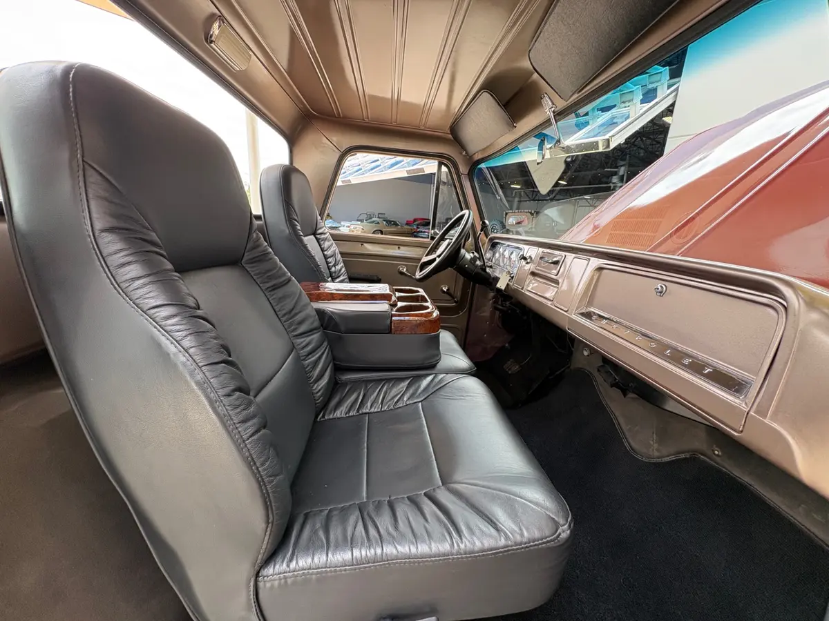 Vehicle photo 37