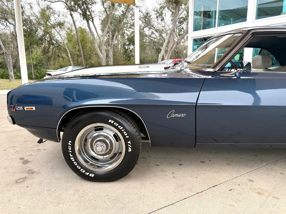 Vehicle photo 26