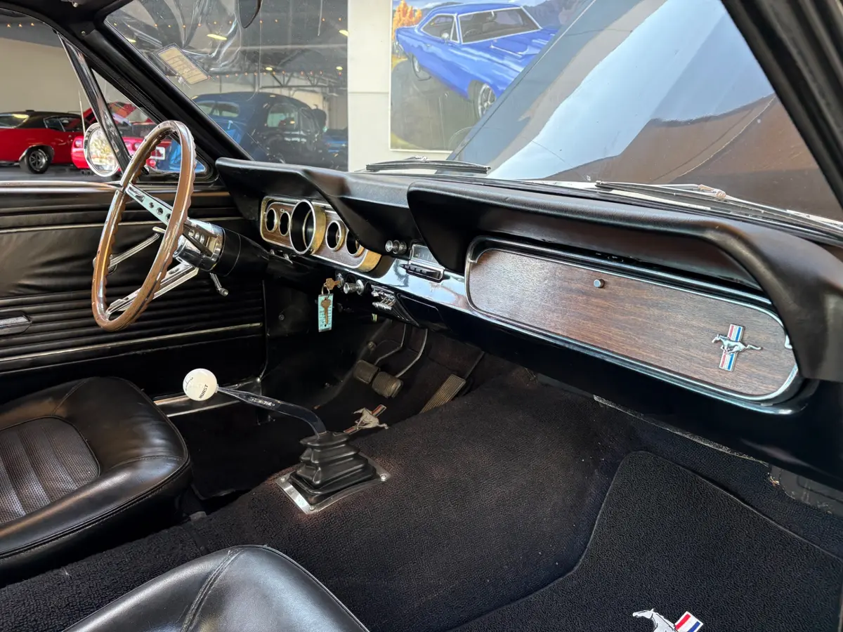 Vehicle photo 38