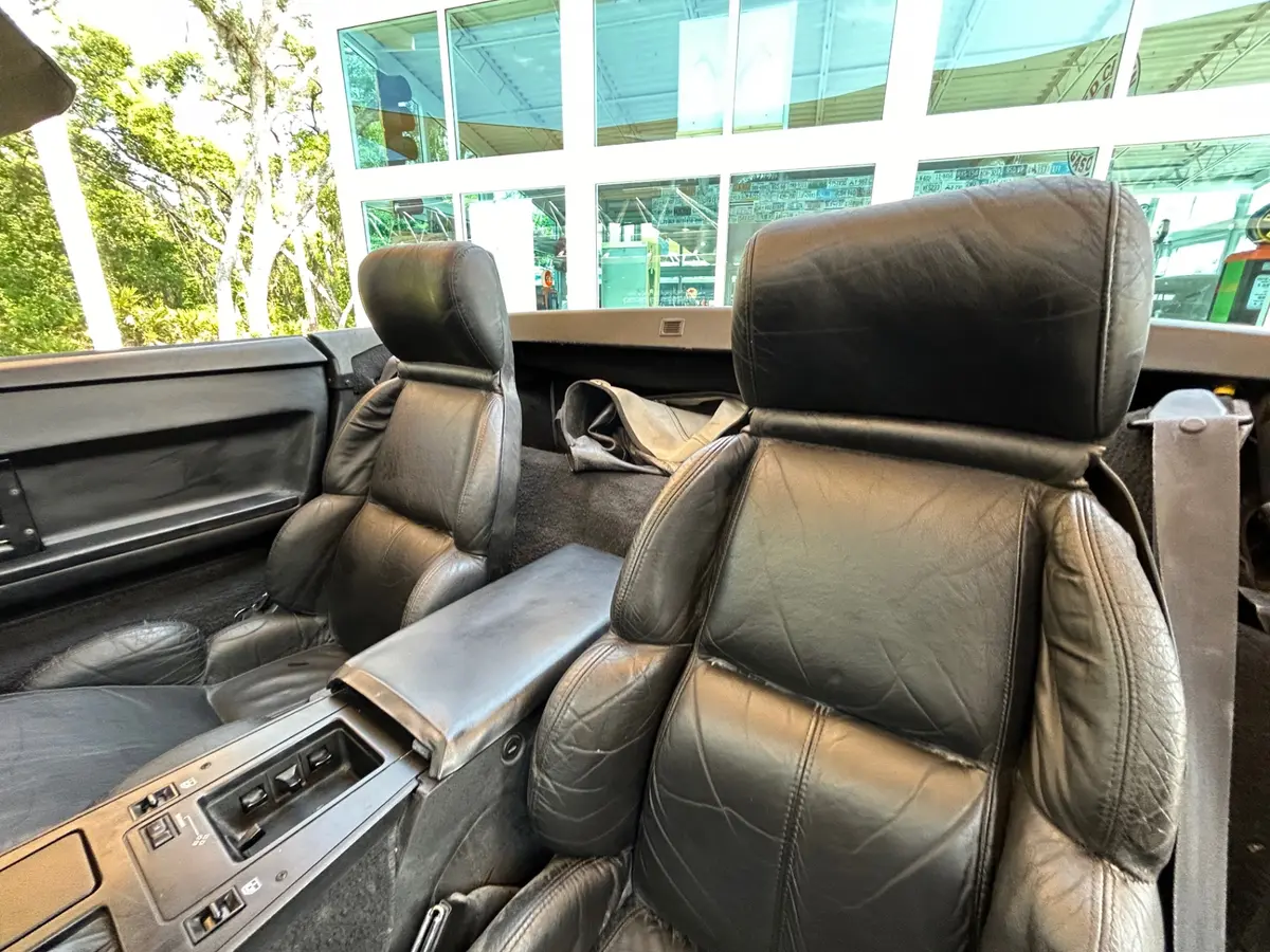 Vehicle photo 24