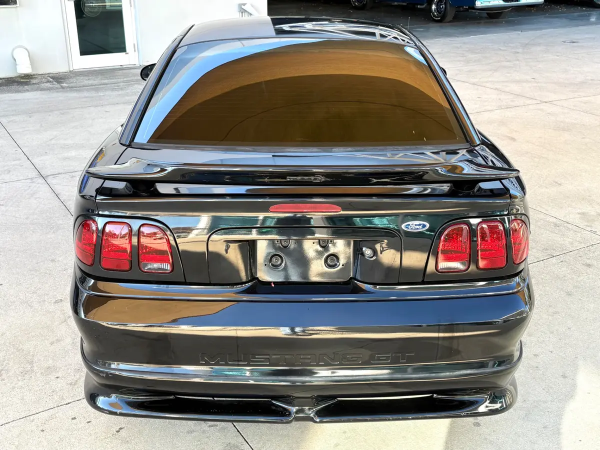 Vehicle photo 9