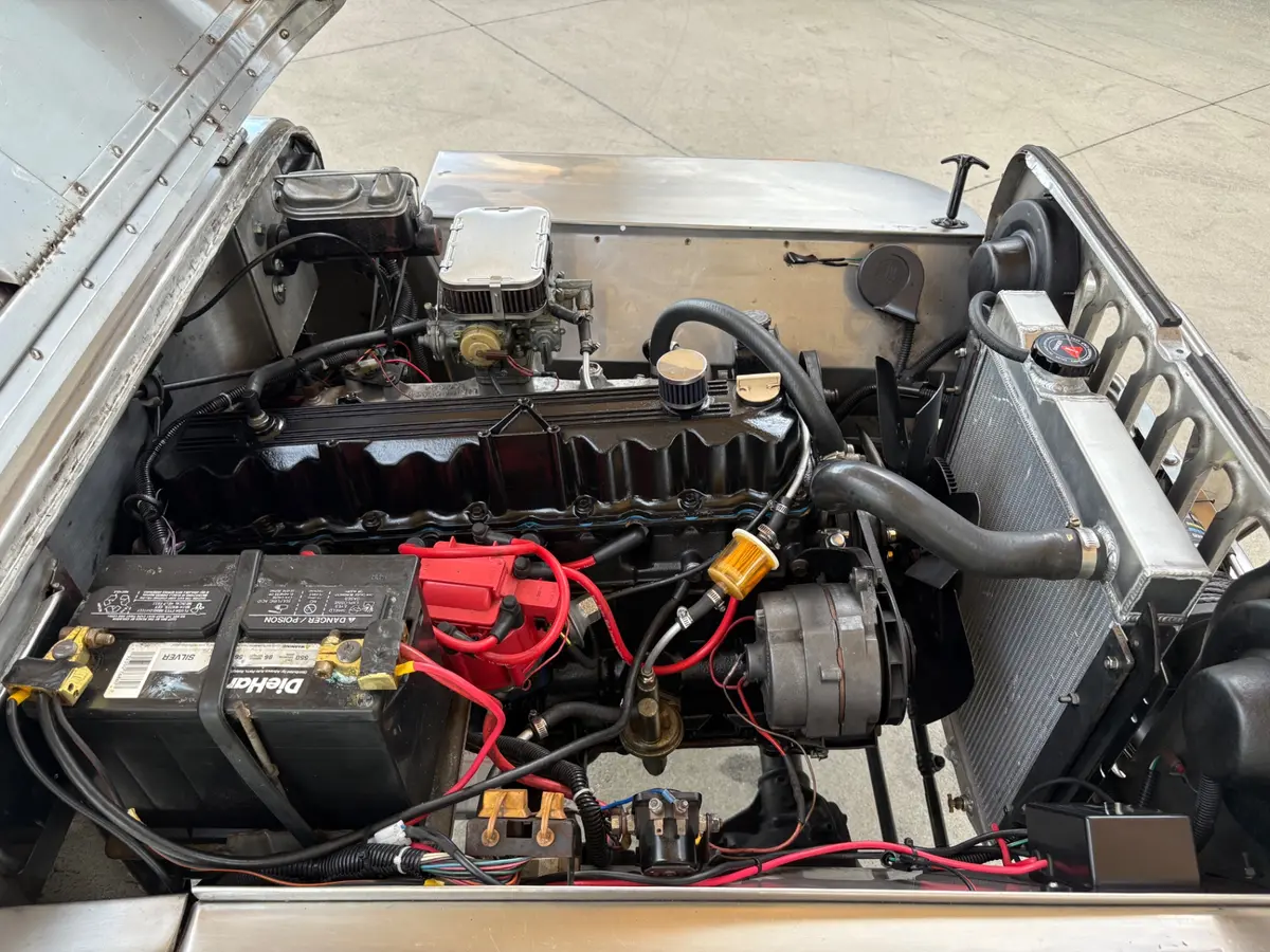 Vehicle photo 25