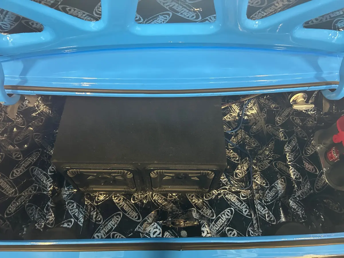 Vehicle photo 8