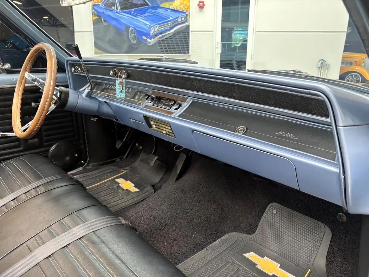 Vehicle photo 41