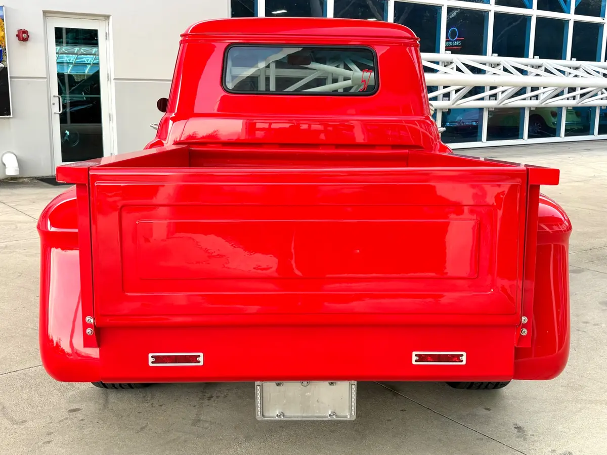Vehicle photo 7