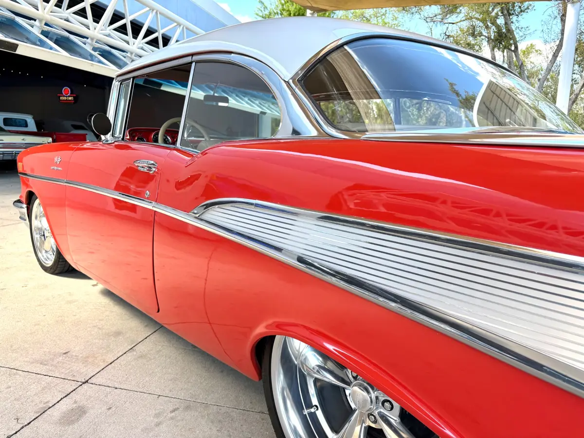 Vehicle photo 13