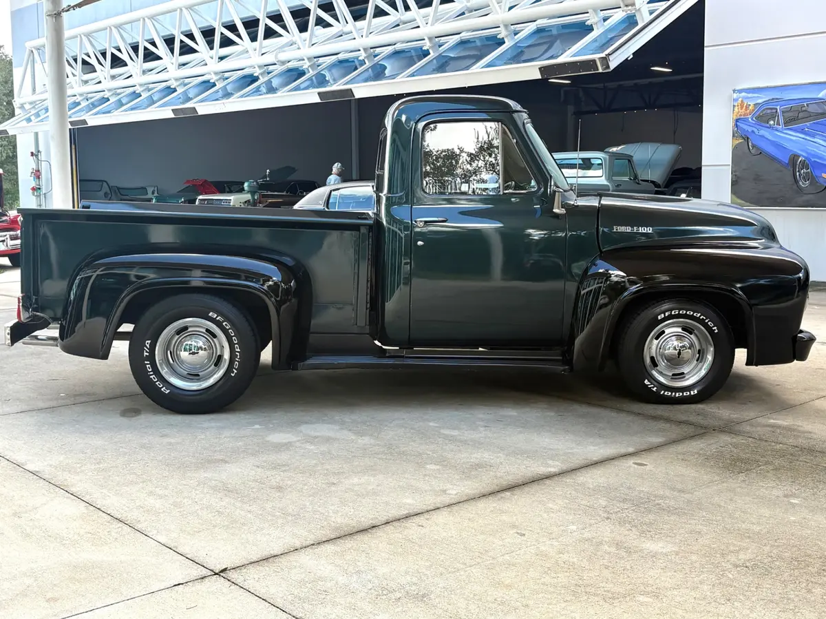 Vehicle photo 5