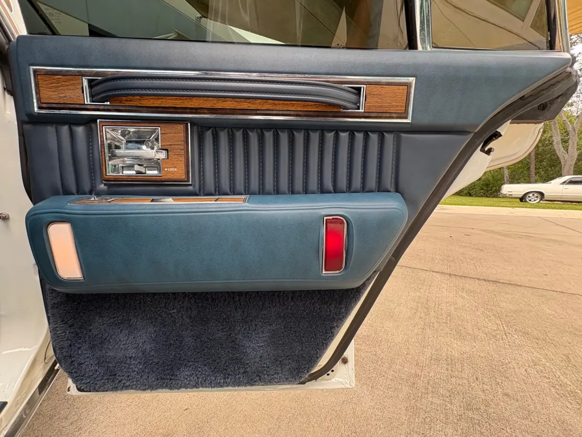 Vehicle photo 42