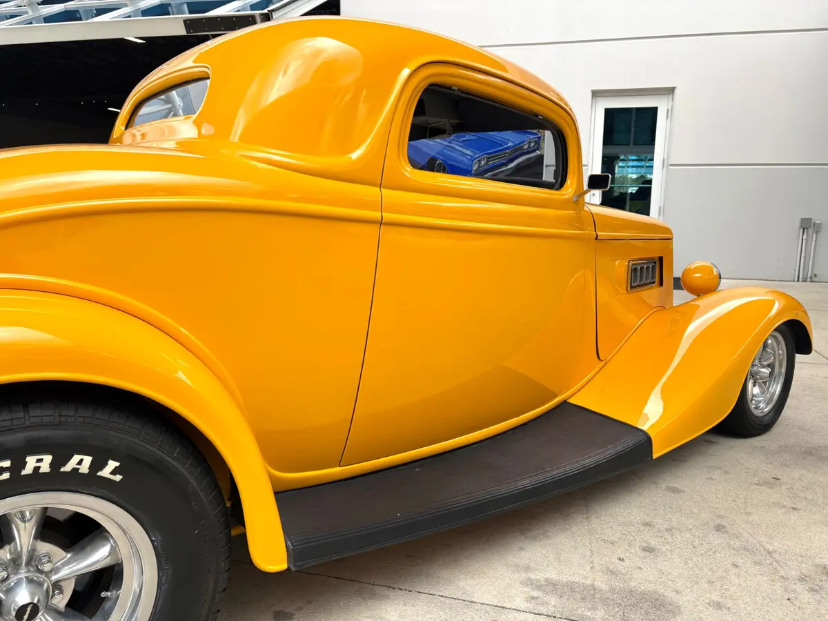Vehicle photo 17