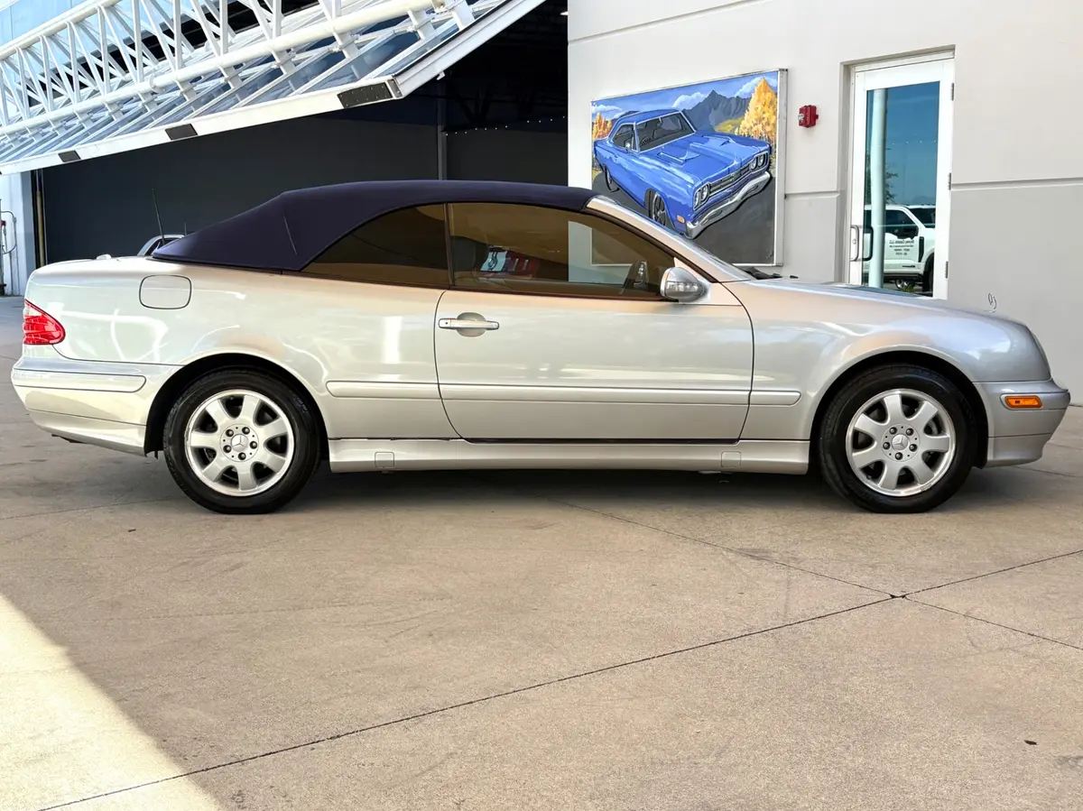 Vehicle photo 21