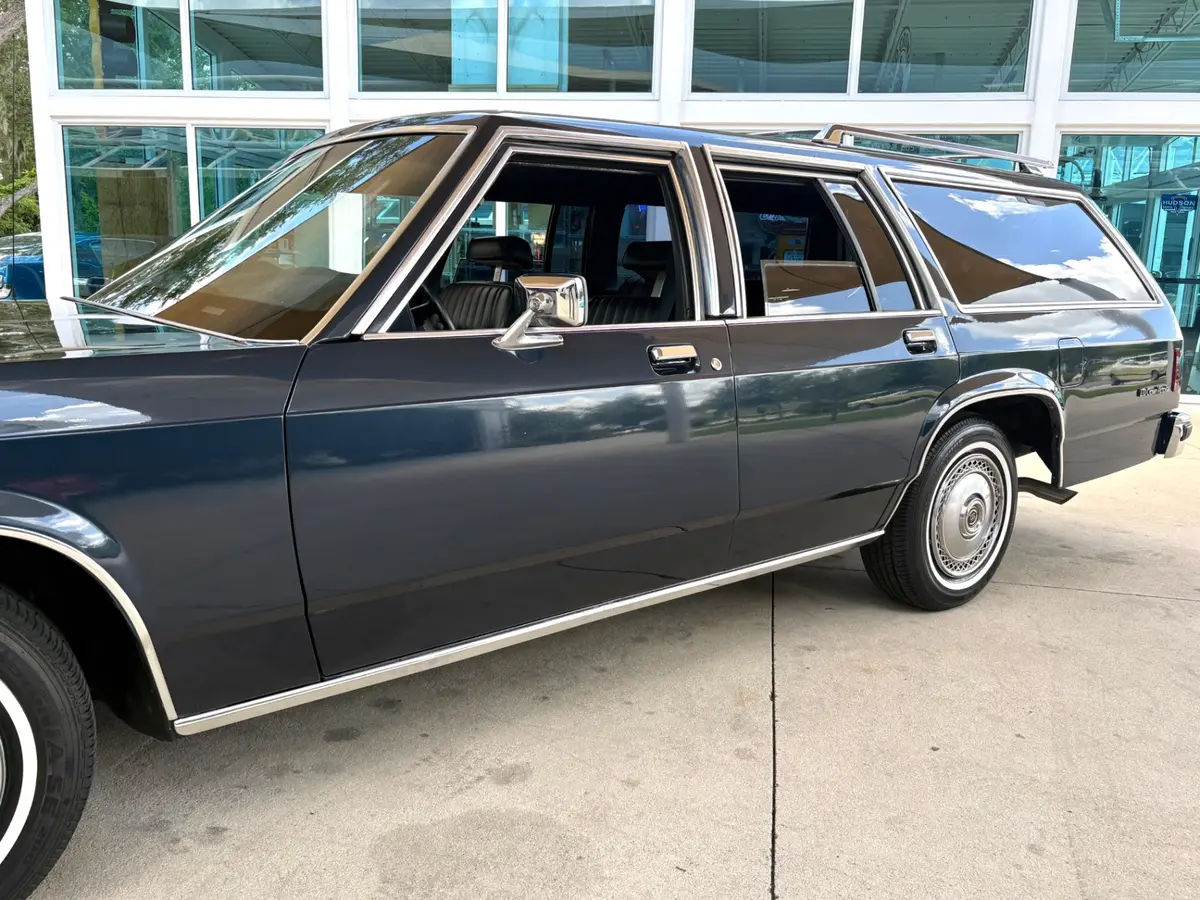 Vehicle photo 13